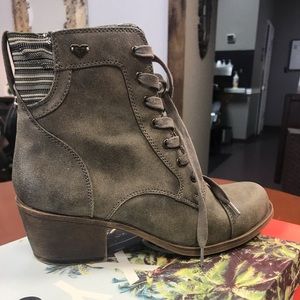Roxy Boots